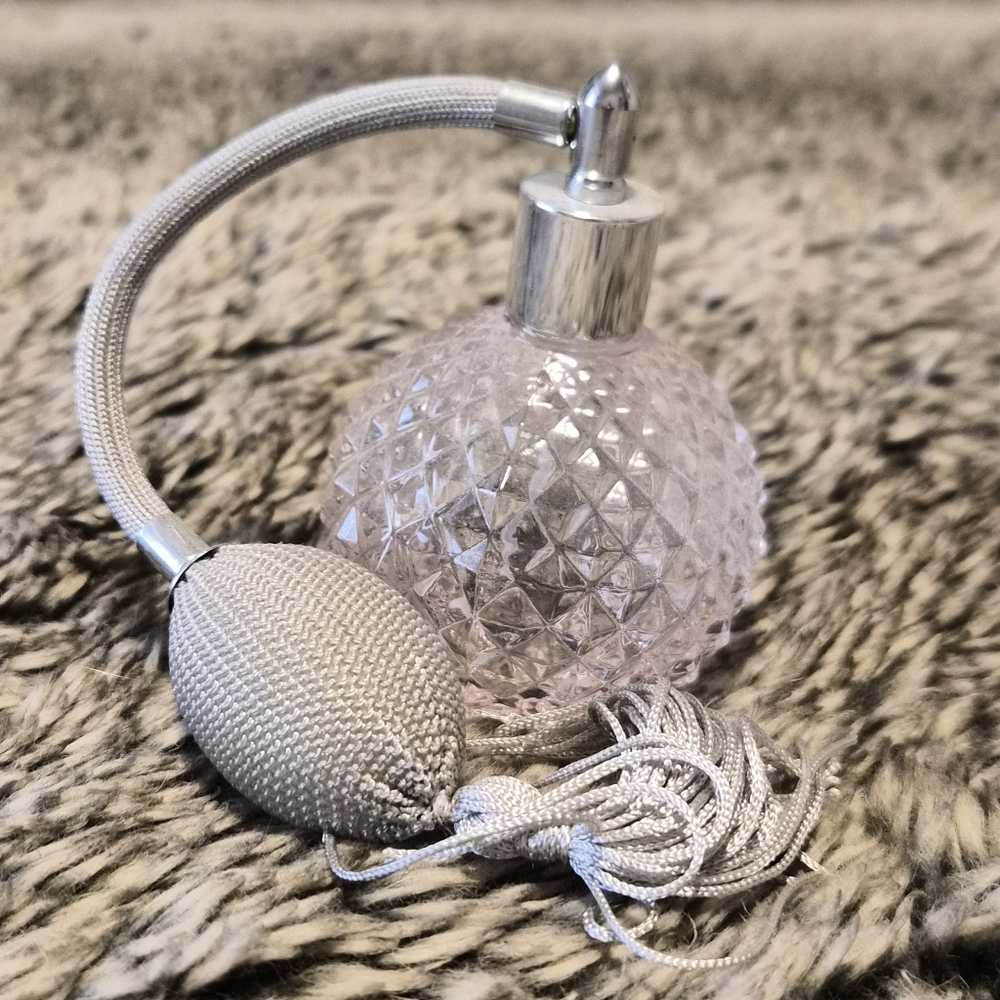 Vintage Style Pink Perfume Bottle With Atomizer